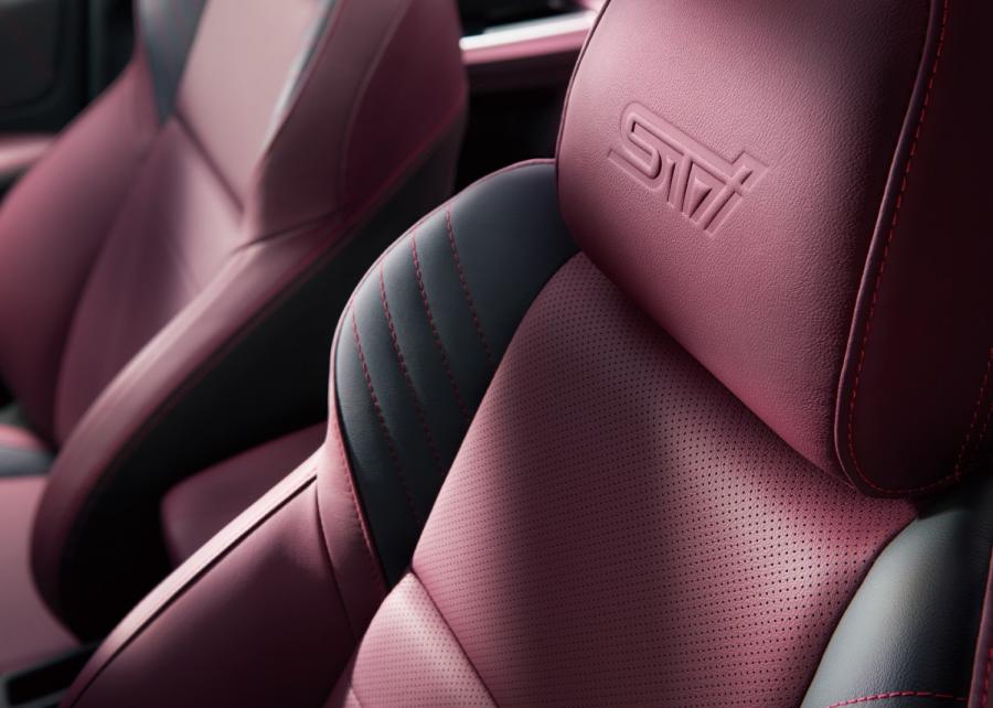 Интерьер Subaru Levorg STI Sport 2017 года  (фото 5 из 16)